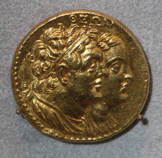 Gold Octodracma depicting Ptolemy II and Arsinoe II, minted in Alexandria